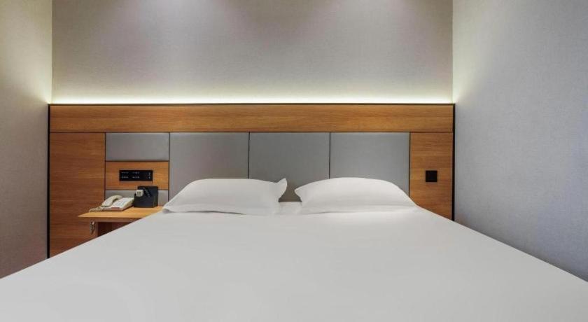 Greentree Inn Shanghai Hongqiao Hub Convention Center Jinghua Road Shell Hotel Eksteriør billede